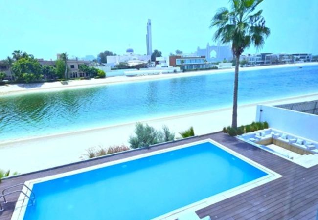 Villa in Dubai - Frond G4