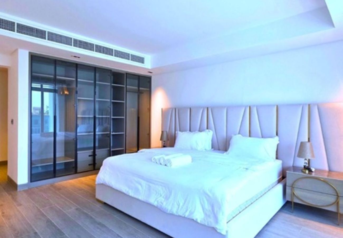 Villa in Dubai - Frond G4