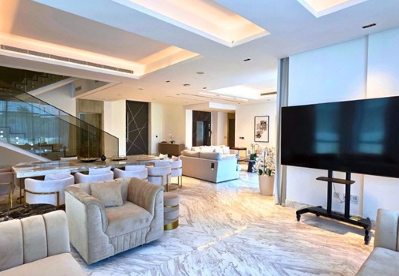 Villa in Dubai - Frond G4