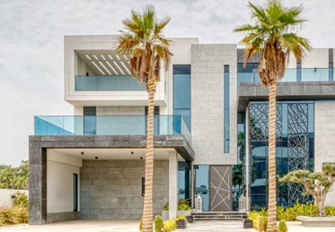 Villa in Dubai - Frond G4