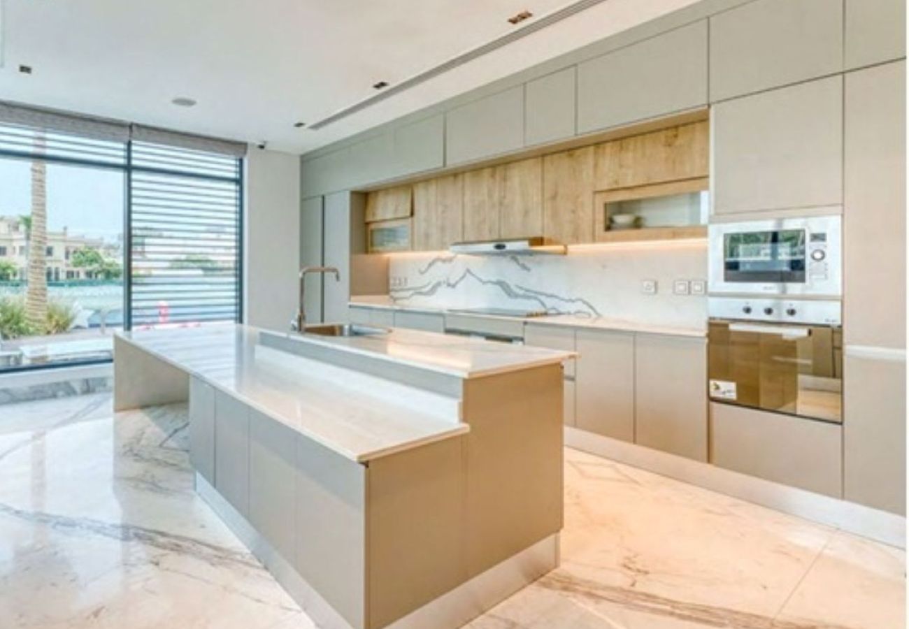 Villa in Dubai - Frond G4