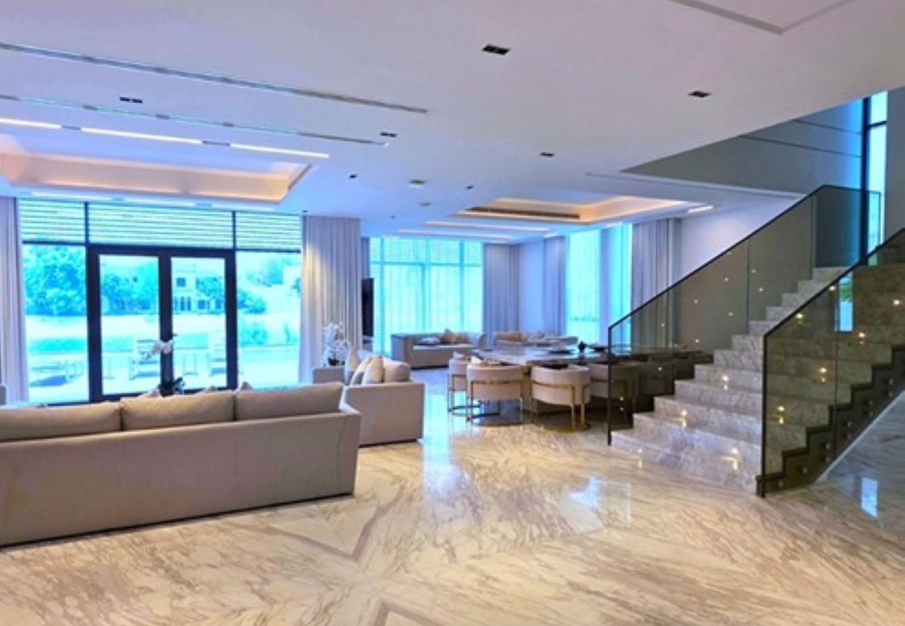 Villa in Dubai - Frond G4