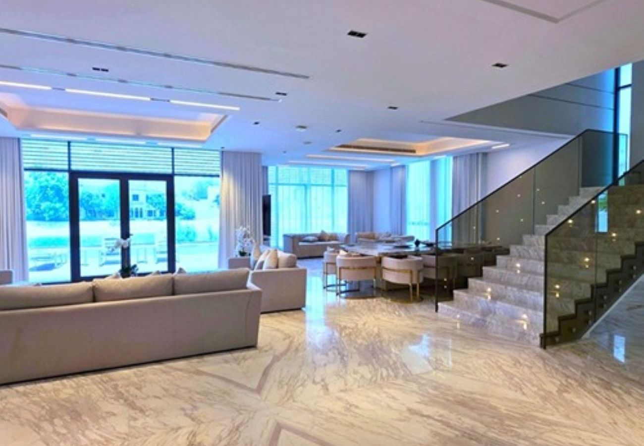Villa in Dubai - Frond G4