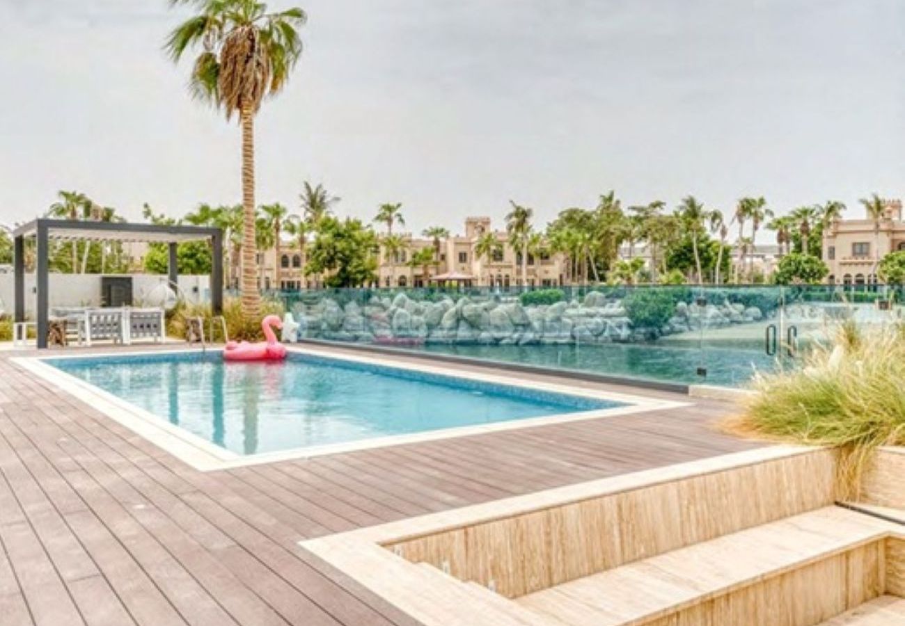 Villa in Dubai - Frond G4